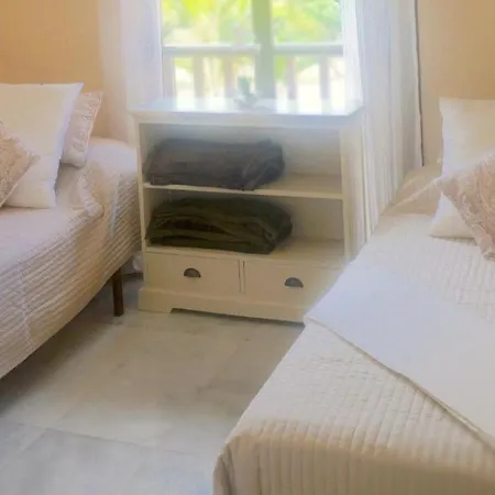 Apartment Marbella I Beachside And Extra Spacious, Next To Marriott Playa Andaluza, Private Heated Jacuzzi, 6 Swimming Pools, Gym, Padel & Tennis *
