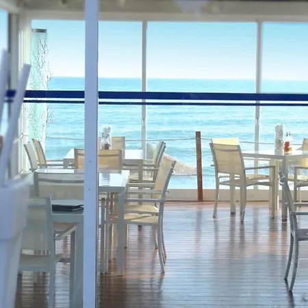 Apartment Marbella I Beachside And Extra Spacious, Next To Marriott Playa Andaluza, Private Heated Jacuzzi, 6 Swimming Pools, Gym, Padel & Tennis *