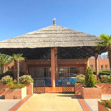 Marbella I Beachside And Extra Spacious, Next To Marriott Playa Andaluza, Private Heated Jacuzzi, 6 Swimming Pools, Gym, Padel & Tennis * Estepona