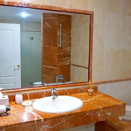 Marbella I Beachside And Extra Spacious, Next To Marriott Playa Andaluza, Private Heated Jacuzzi, 6 Swimming Pools, Gym, Padel & Tennis * Estepona