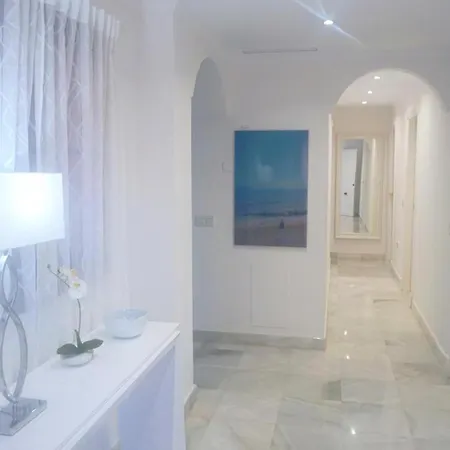 Apartment Marbella I Beachside And Extra Spacious, Next To Marriott Playa Andaluza, Private Heated Jacuzzi, 6 Swimming Pools, Gym, Padel & Tennis Estepona